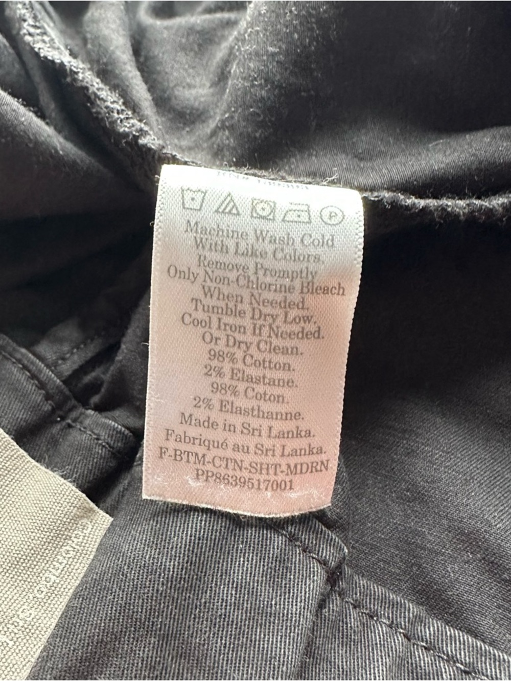 Everlane Black Elastic-Waist Shorts - Picture 4 of 5